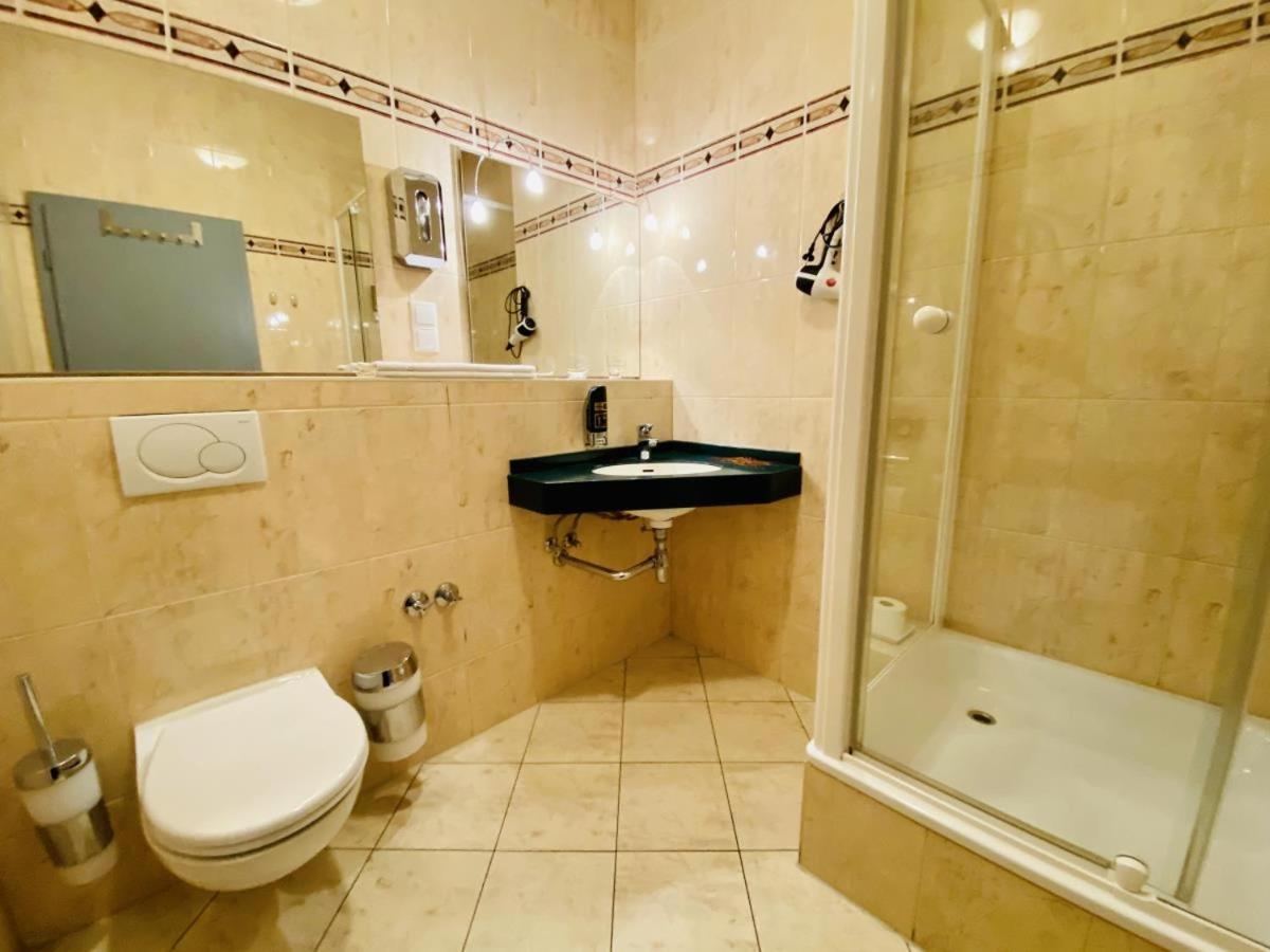 Doppelzimmer Humidor, Direkt Am Alten Strom Apartment Rostock